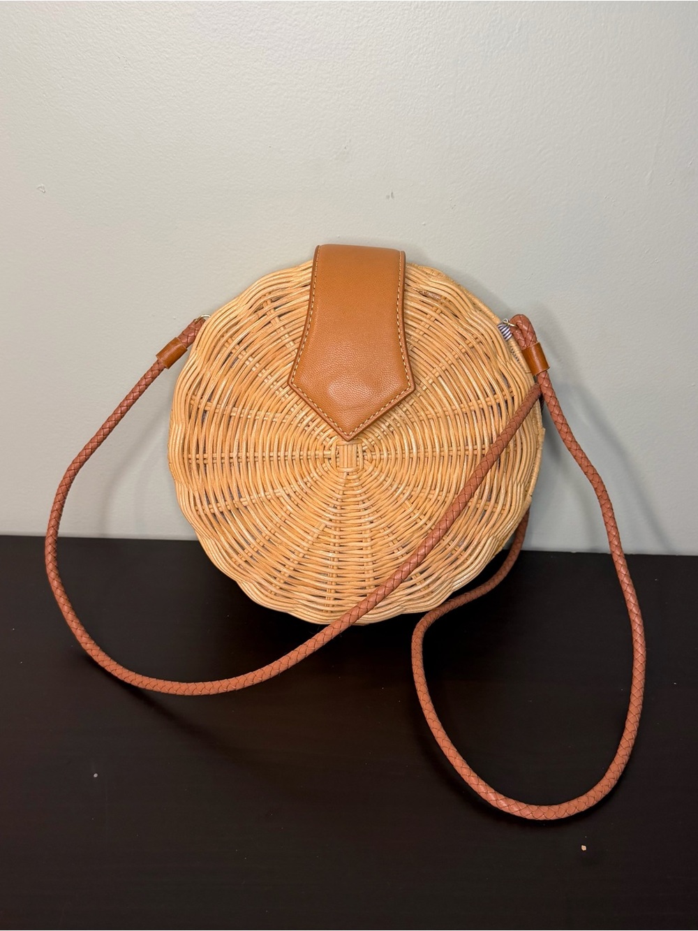 J.McLaughlin ROMINA WICKER
CROSSBODY BAG in perfect condition - Picture 2 of 10